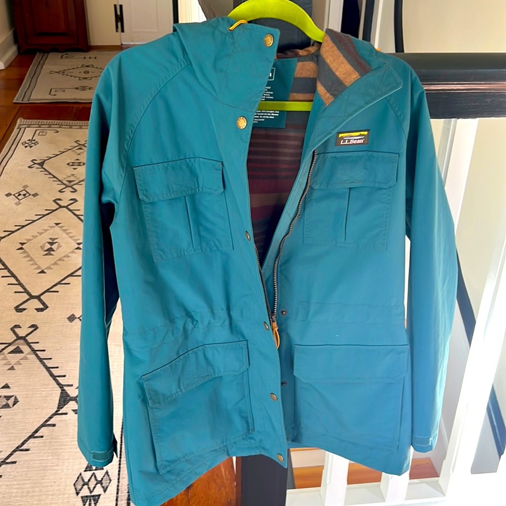 LL Bean Women’s Mountain Classic raincoat. NWOT. Cozy flannel lining size M
